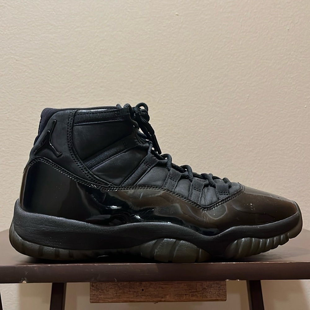 UsedAirJordan11,Sz9.5,CapNGown